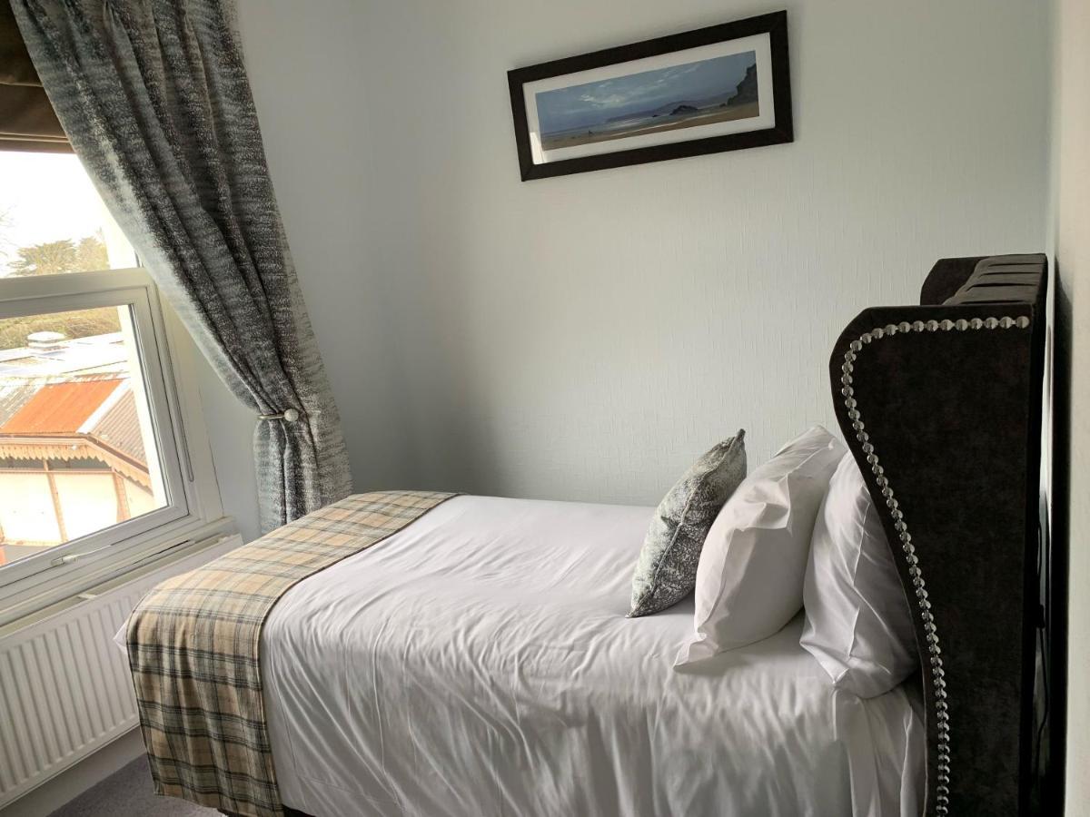 The Station Guest House Galmpton Extérieur photo