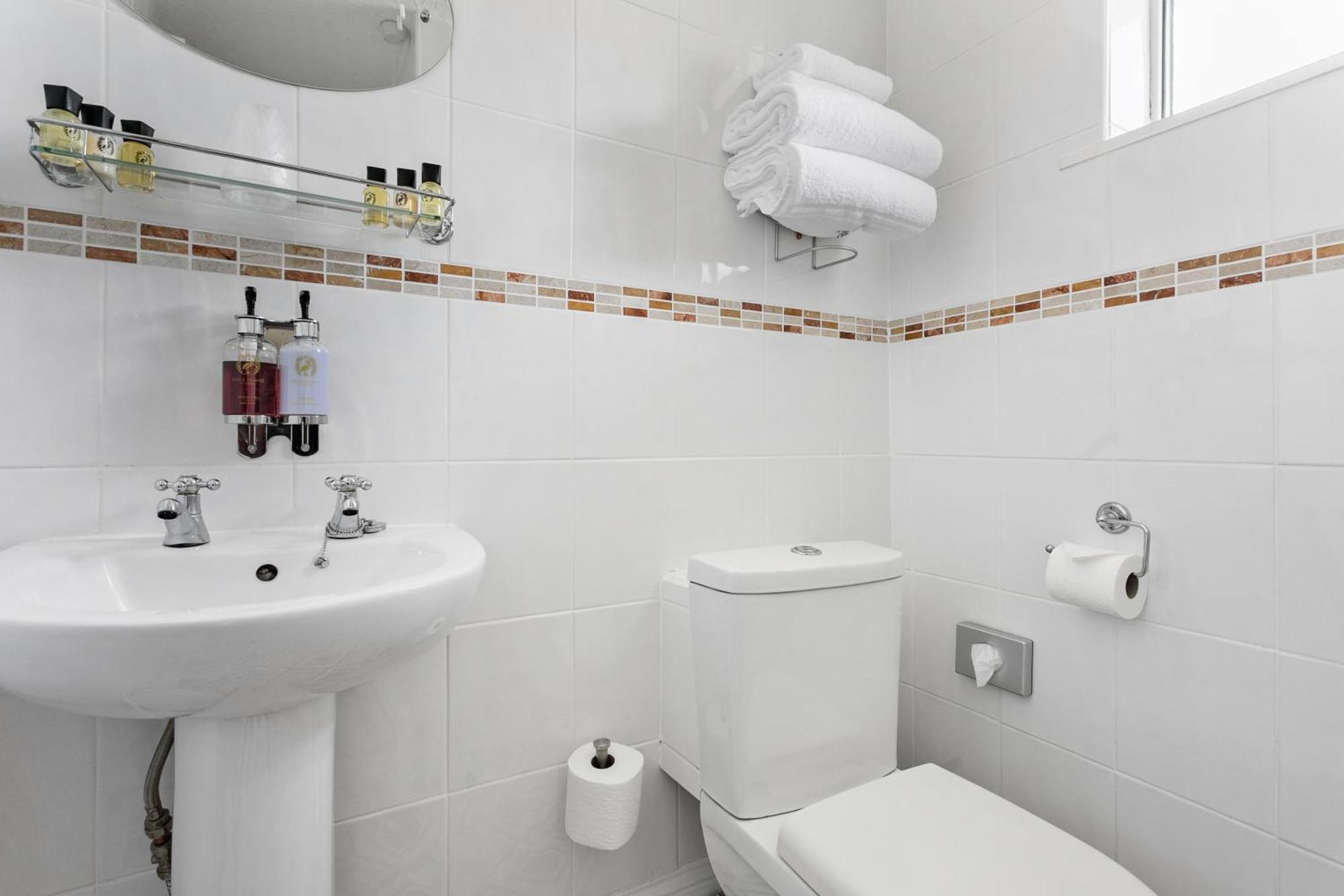 The Station Guest House Galmpton Extérieur photo