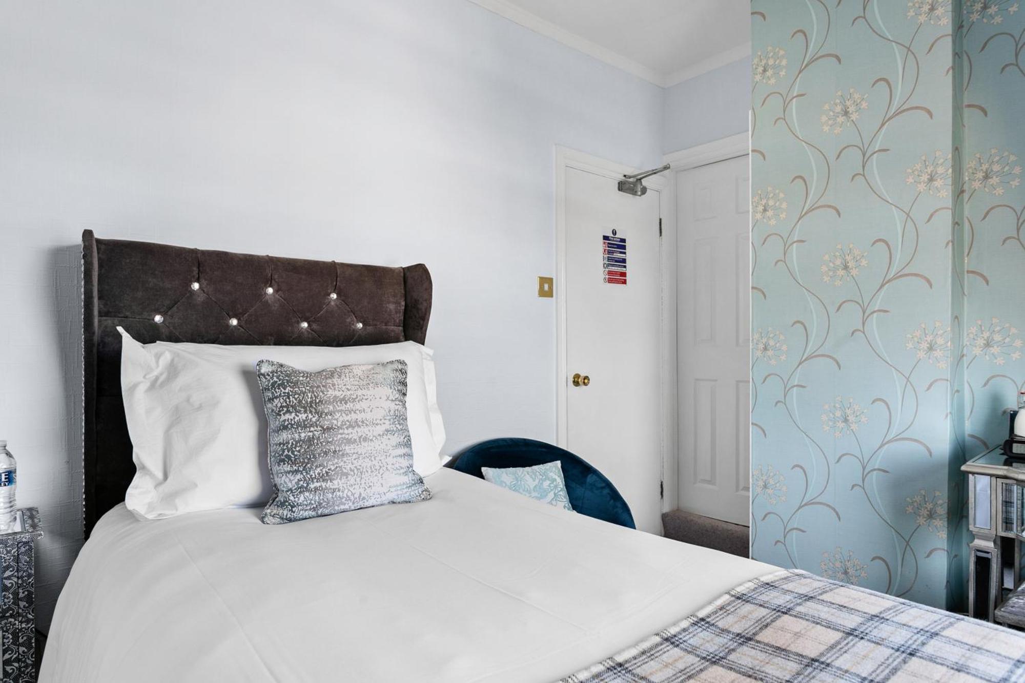 The Station Guest House Galmpton Extérieur photo